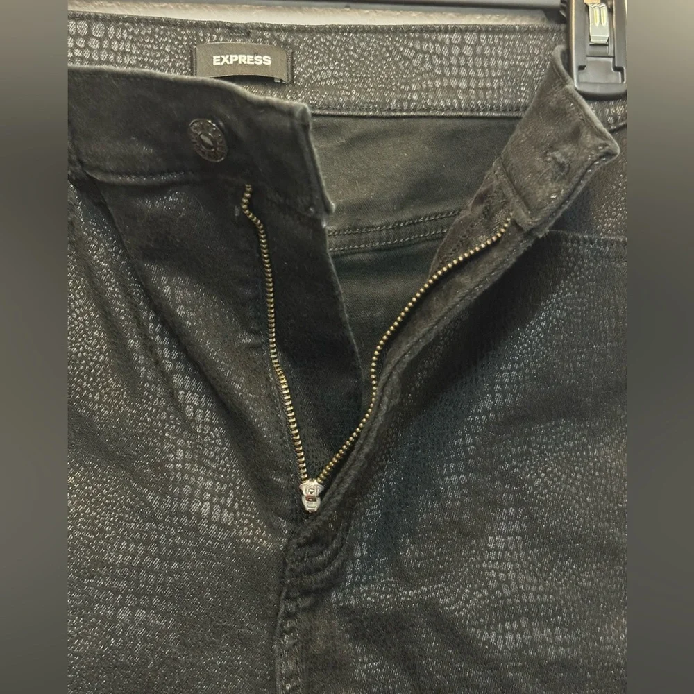 Express Black Faux Snakeskin Pattern Cropped High Rise Womens 8‎ Mom Jean - Picture 5 of 8